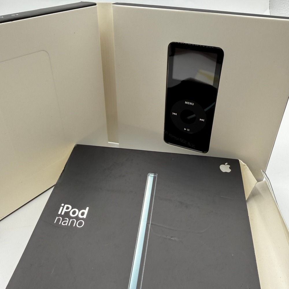 Apple iPod nano 1st Generation 2GB Black A1137 PA100LL/A Vintage With Box